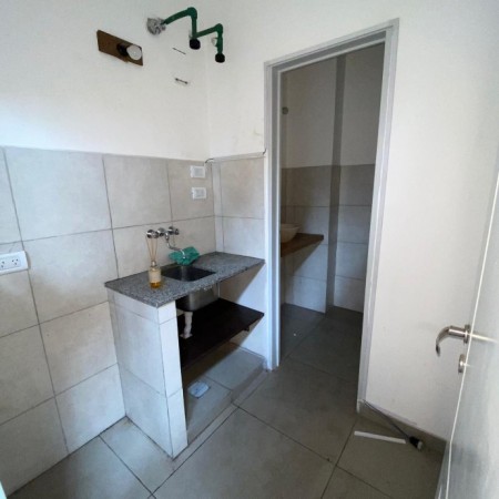 EXCELENTE GALPÓN EN VENTA EN QUILMES OESTE.