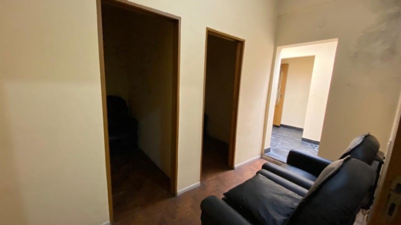 VENTA CASA 3AM CON COCHERA, LOCAL COMERCIAL Y CONSULTORIOS.