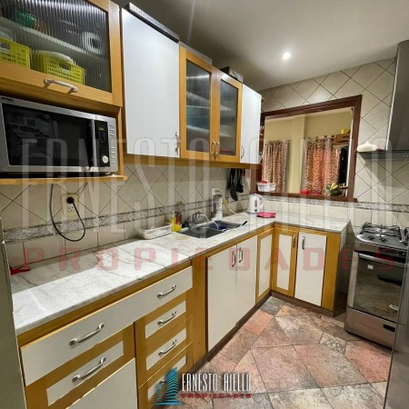 VENTA HERMOSA CASA 5AMB EN QUILMES CENTRO CON PATIO, TERRAZA, PLAYROOM Y COCHERA PARA DOS AUTOS.