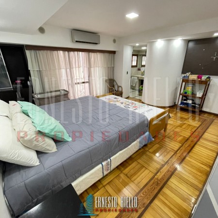 VENTA HERMOSA CASA 5AMB EN QUILMES CENTRO CON PATIO, TERRAZA, PLAYROOM Y COCHERA PARA DOS AUTOS.