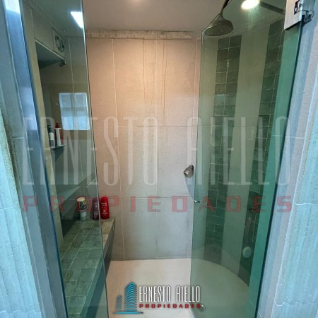 VENTA HERMOSA CASA 5AMB EN QUILMES CENTRO CON PATIO, TERRAZA, PLAYROOM Y COCHERA PARA DOS AUTOS.