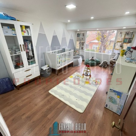 VENTA HERMOSA CASA 5AMB EN QUILMES CENTRO CON PATIO, TERRAZA, PLAYROOM Y COCHERA PARA DOS AUTOS.