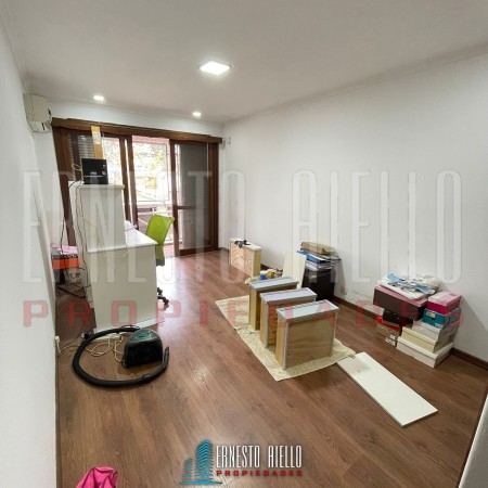 VENTA HERMOSA CASA 5AMB EN QUILMES CENTRO CON PATIO, TERRAZA, PLAYROOM Y COCHERA PARA DOS AUTOS.