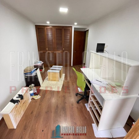 VENTA HERMOSA CASA 5AMB EN QUILMES CENTRO CON PATIO, TERRAZA, PLAYROOM Y COCHERA PARA DOS AUTOS.