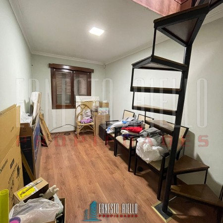 VENTA HERMOSA CASA 5AMB EN QUILMES CENTRO CON PATIO, TERRAZA, PLAYROOM Y COCHERA PARA DOS AUTOS.