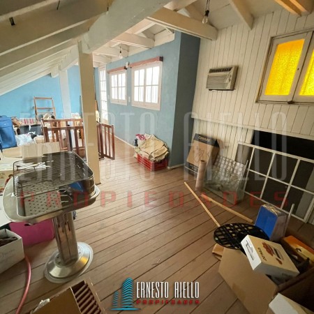 VENTA HERMOSA CASA 5AMB EN QUILMES CENTRO CON PATIO, TERRAZA, PLAYROOM Y COCHERA PARA DOS AUTOS.