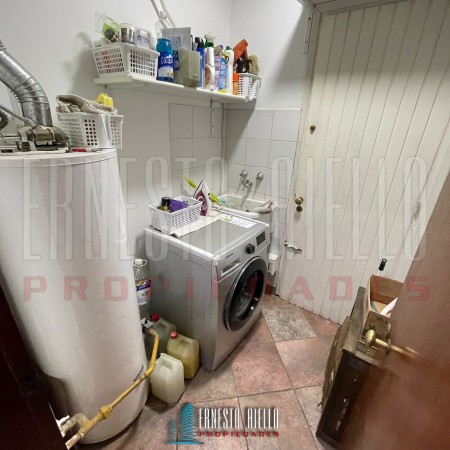 VENTA HERMOSA CASA 5AMB EN QUILMES CENTRO CON PATIO, TERRAZA, PLAYROOM Y COCHERA PARA DOS AUTOS.