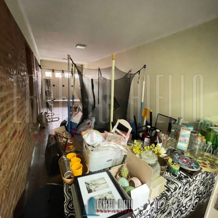 VENTA HERMOSA CASA 5AMB EN QUILMES CENTRO CON PATIO, TERRAZA, PLAYROOM Y COCHERA PARA DOS AUTOS.