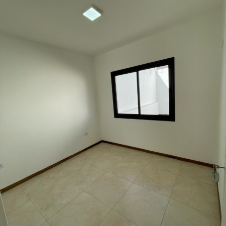  VENTA DPTO. 2 AMBIENTES CON PATIO A ESTRENAR!! QUILMES OESTE!!