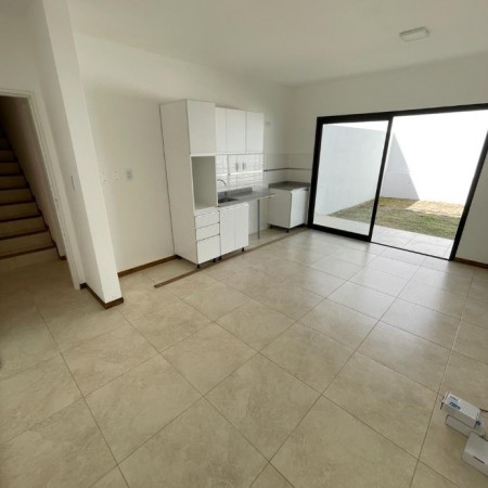  VENTA DPTO. 2 AMBIENTES CON PATIO A ESTRENAR!! QUILMES OESTE!!