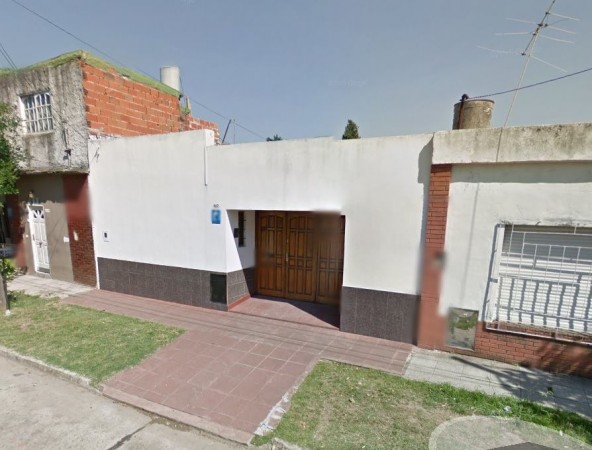 VENTA CASA 3 AMB. C/COCHERA Y PATIO. QUILMES SUR.