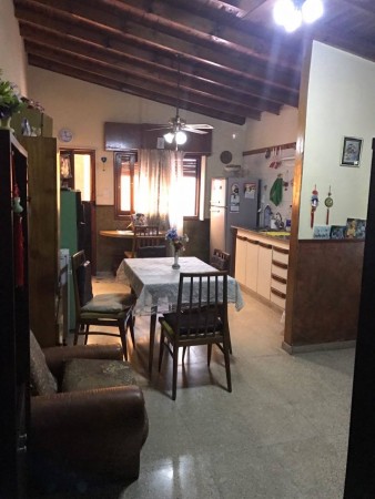 VENTA CASA 3 AMB. C/COCHERA Y PATIO. QUILMES SUR.