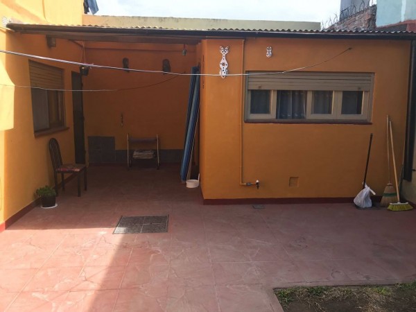 VENTA CASA 3 AMB. C/COCHERA Y PATIO. QUILMES SUR.