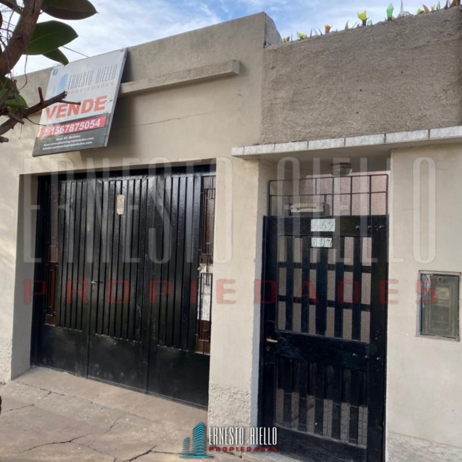 VENTA CASA DE 2 AMBIENTES EN ESQUINA. BERNAL