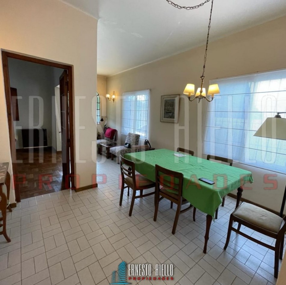  VENTA HERMOSA E IMPECABLE CASA 3 AMB EN AV LA MADRID. QUILMES O.  CON PATIO, COCHERA Y  PARRILLA QUINCHO.