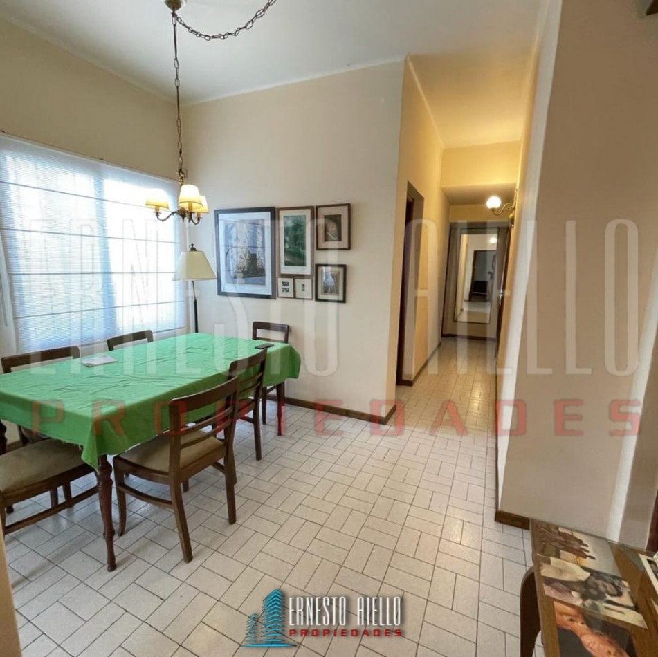  VENTA HERMOSA E IMPECABLE CASA 3 AMB EN AV LA MADRID. QUILMES O.  CON PATIO, COCHERA Y  PARRILLA QUINCHO.