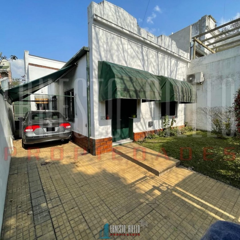  VENTA HERMOSA E IMPECABLE CASA 3 AMB EN AV LA MADRID. QUILMES O.  CON PATIO, COCHERA Y  PARRILLA QUINCHO.