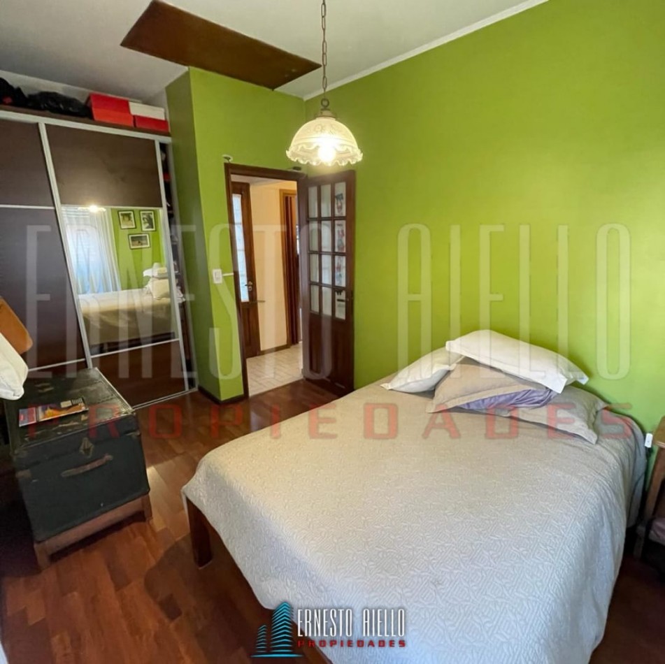  VENTA HERMOSA E IMPECABLE CASA 3 AMB EN AV LA MADRID. QUILMES O.  CON PATIO, COCHERA Y  PARRILLA QUINCHO.