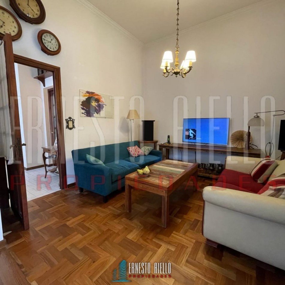  VENTA HERMOSA E IMPECABLE CASA 3 AMB EN AV LA MADRID. QUILMES O.  CON PATIO, COCHERA Y  PARRILLA QUINCHO.