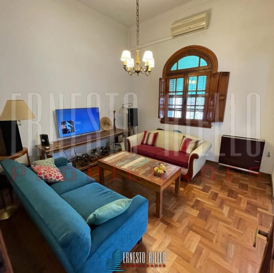  VENTA HERMOSA E IMPECABLE CASA 3 AMB EN AV LA MADRID. QUILMES O.  CON PATIO, COCHERA Y  PARRILLA QUINCHO.