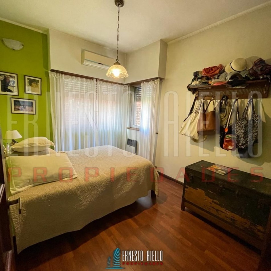  VENTA HERMOSA E IMPECABLE CASA 3 AMB EN AV LA MADRID. QUILMES O.  CON PATIO, COCHERA Y  PARRILLA QUINCHO.