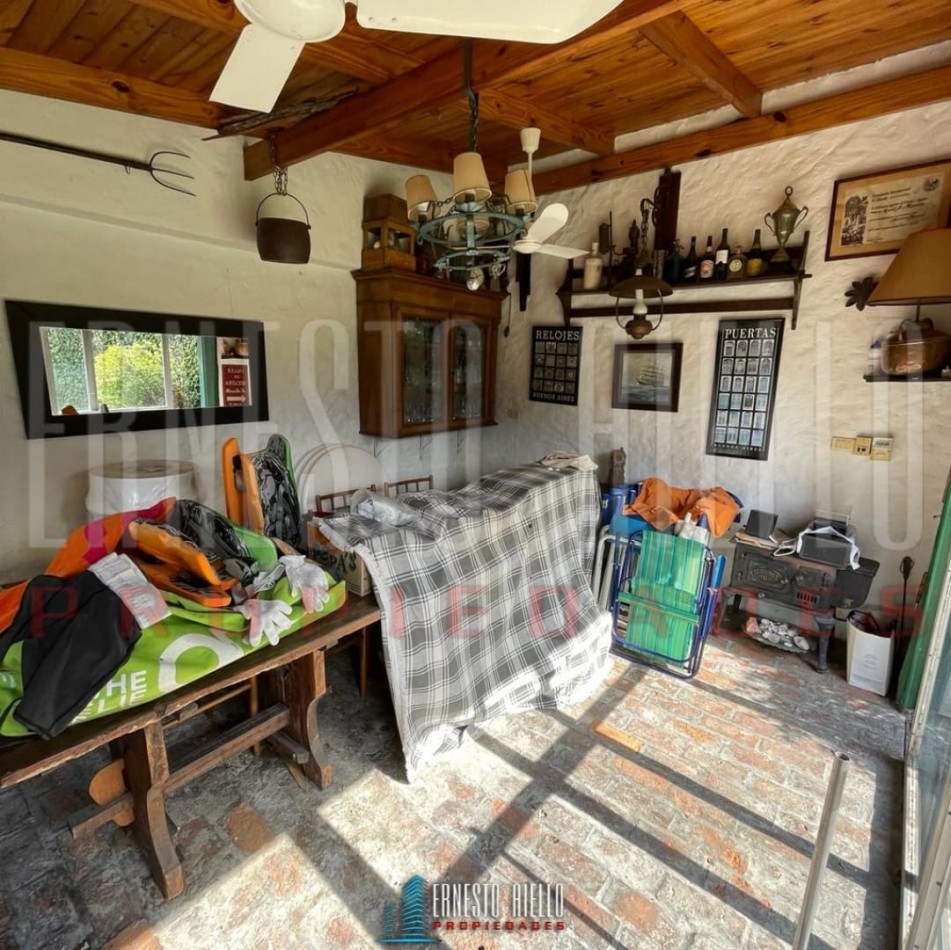  VENTA HERMOSA E IMPECABLE CASA 3 AMB EN AV LA MADRID. QUILMES O.  CON PATIO, COCHERA Y  PARRILLA QUINCHO.