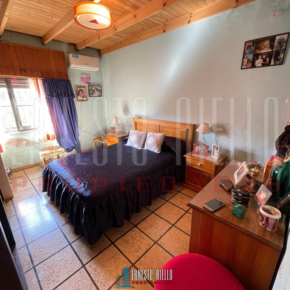 VENTA 2 CASAS SOBRE MISMO LOTE DE 2 AMBIENTES CADA UNA EN QUILMES OESTE. 