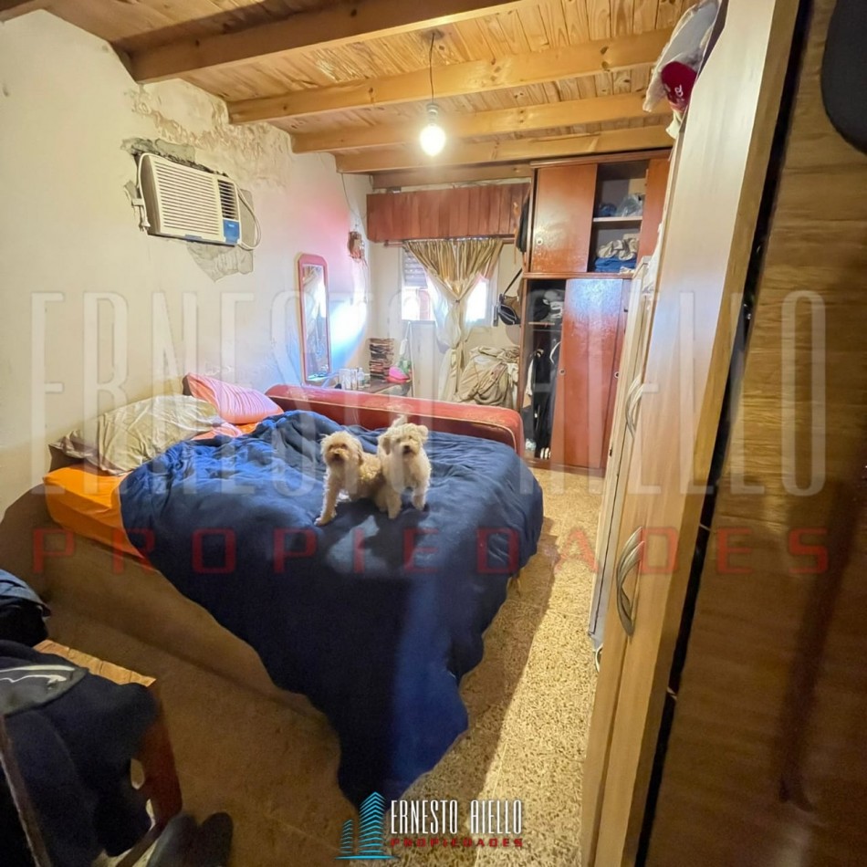 VENTA 2 CASAS SOBRE MISMO LOTE DE 2 AMBIENTES CADA UNA EN QUILMES OESTE. 