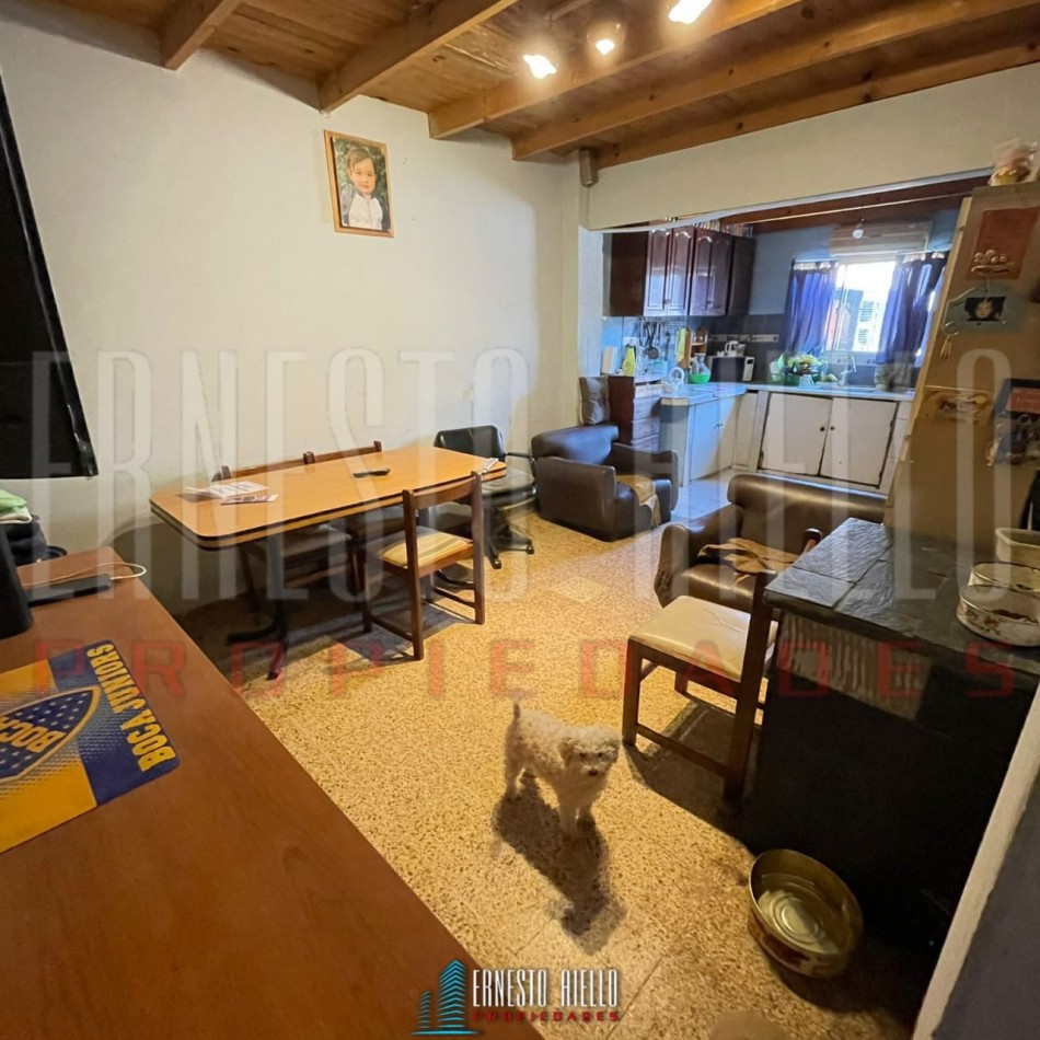 VENTA 2 CASAS SOBRE MISMO LOTE DE 2 AMBIENTES CADA UNA EN QUILMES OESTE. 