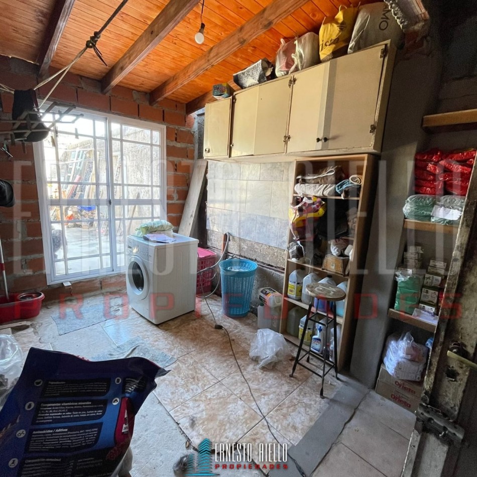 VENTA 2 CASAS SOBRE MISMO LOTE DE 2 AMBIENTES CADA UNA EN QUILMES OESTE. 