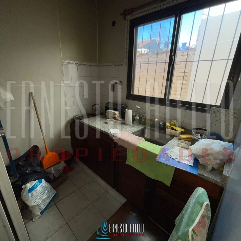 VENTA PH 3 AMBIENTES APTO USO PROFESIONAL A METROS DE AV. ANDRES BARANDA, QUILMES OESTE CENTRO.