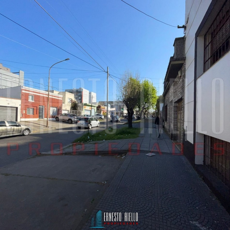 VENTA PH 3 AMBIENTES APTO USO PROFESIONAL A METROS DE AV. ANDRES BARANDA, QUILMES OESTE CENTRO.