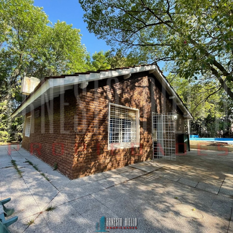 VENTA HERMOSA CASA QUINTA, 2700 MTS2 EN EL PATO.