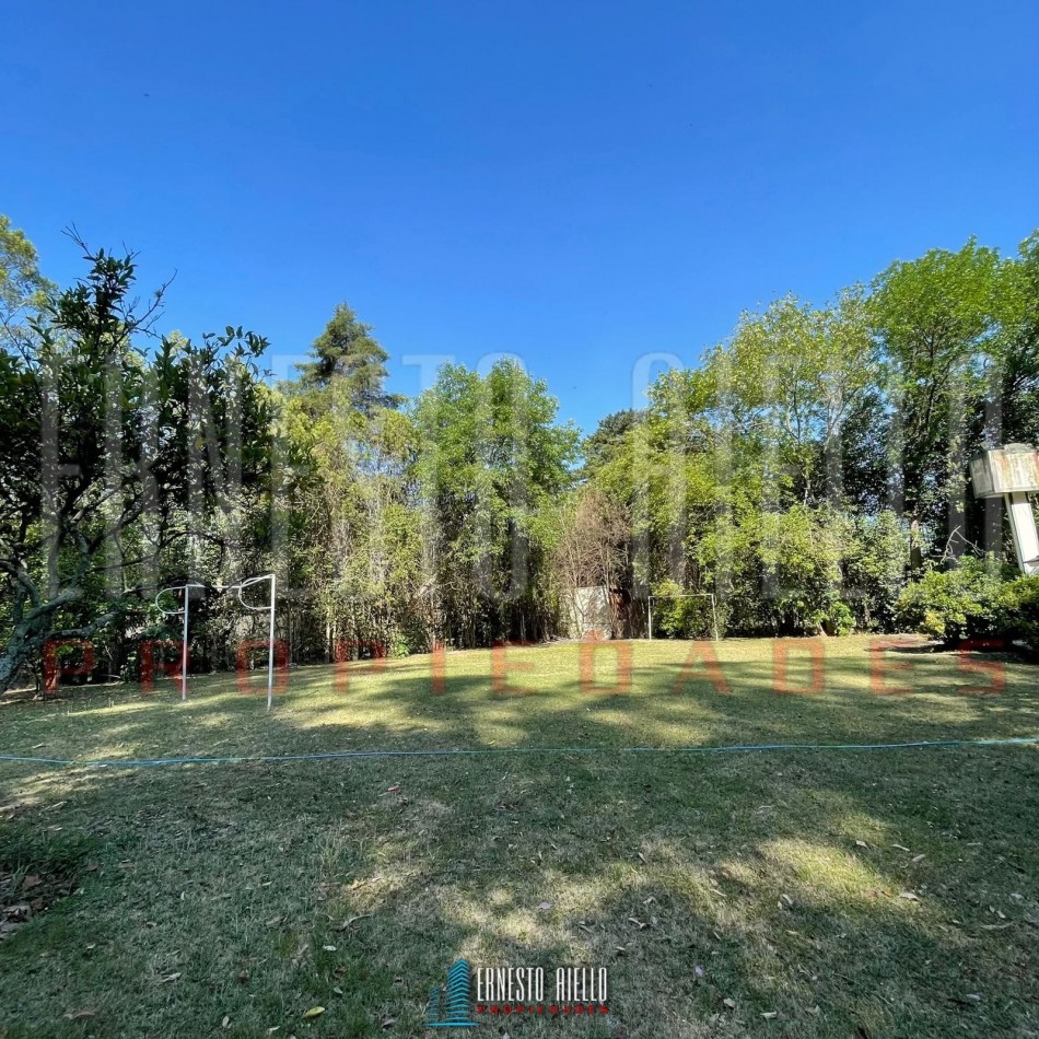 VENTA HERMOSA CASA QUINTA, 2700 MTS2 EN EL PATO.