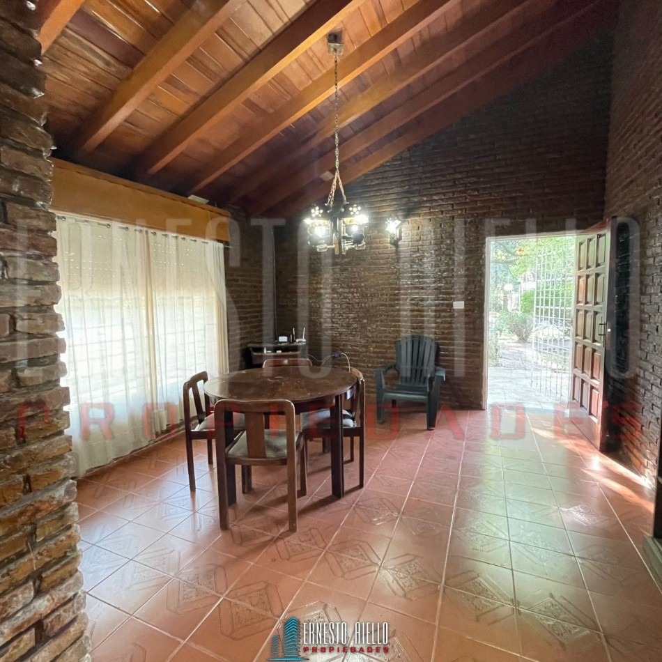 VENTA HERMOSA CASA QUINTA, 2700 MTS2 EN EL PATO.