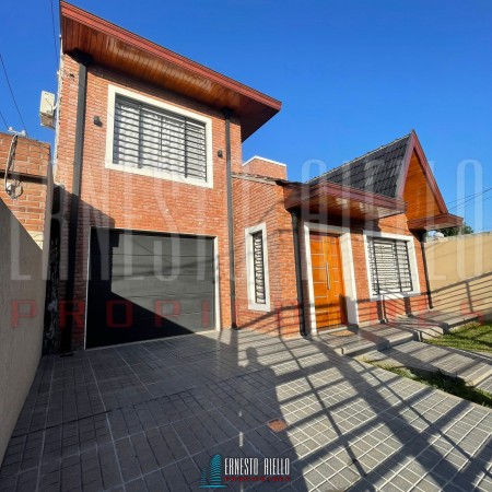 VENTA HERMOSO CHALET 4 AMB CON COCHERA, GALERIA Y FONDO LIBRE.