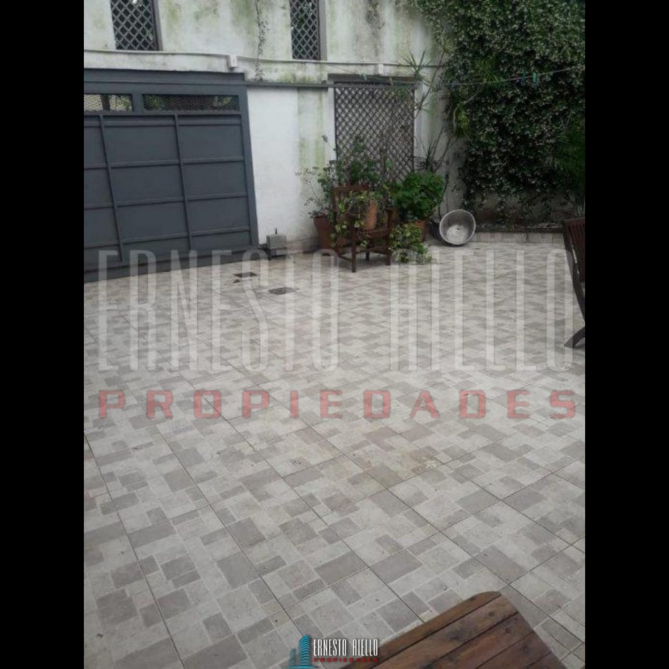 VENTA COMODA CASA 3 AMBIENTES EN LOS ROBLES AL 100. DON BOSCO