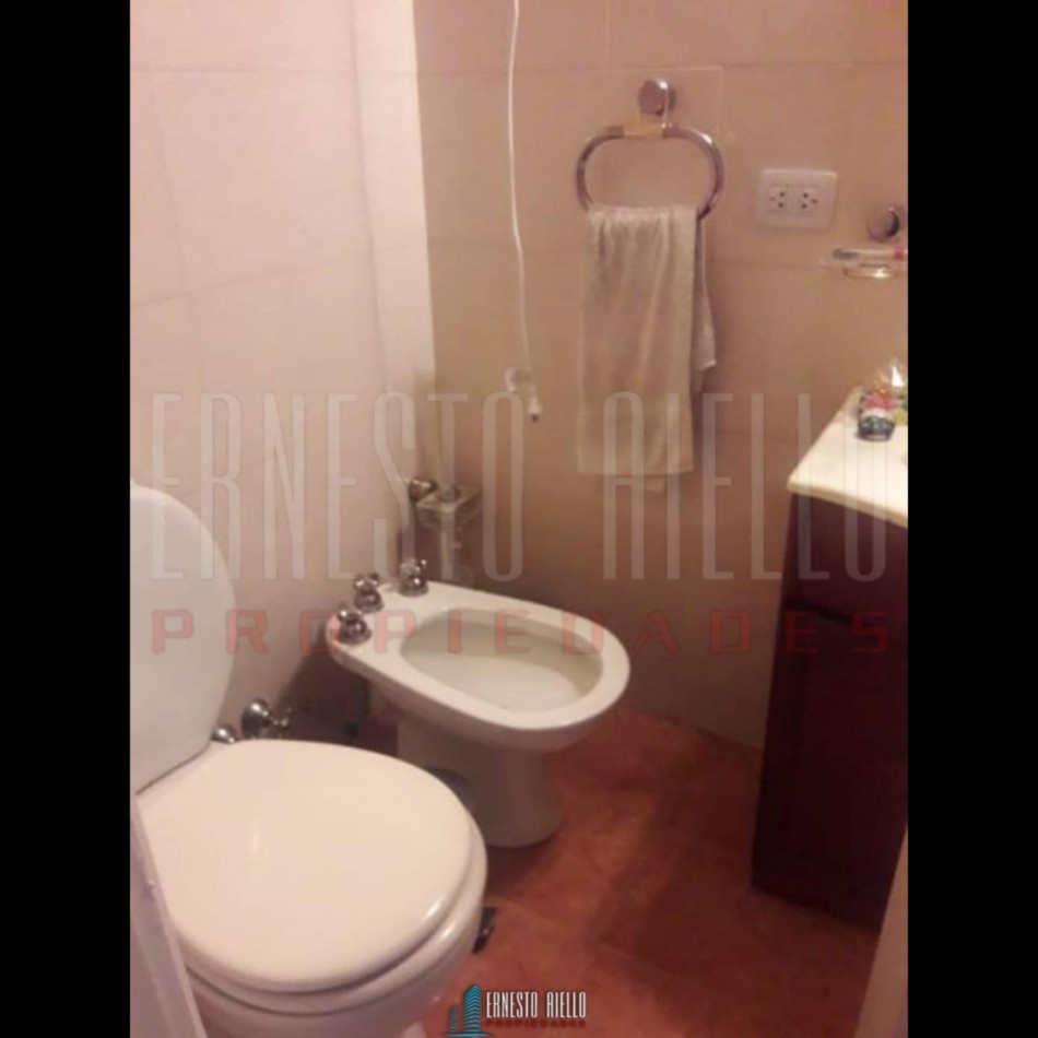 VENTA COMODA CASA 3 AMBIENTES EN LOS ROBLES AL 100. DON BOSCO