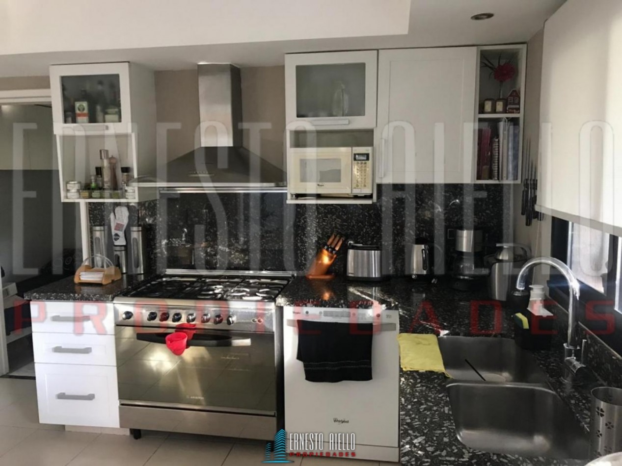 VENTA HERMOSA CASA 5 AMBIENTES EN ABRIL CLUB DE CAMPO, HUDSON. 