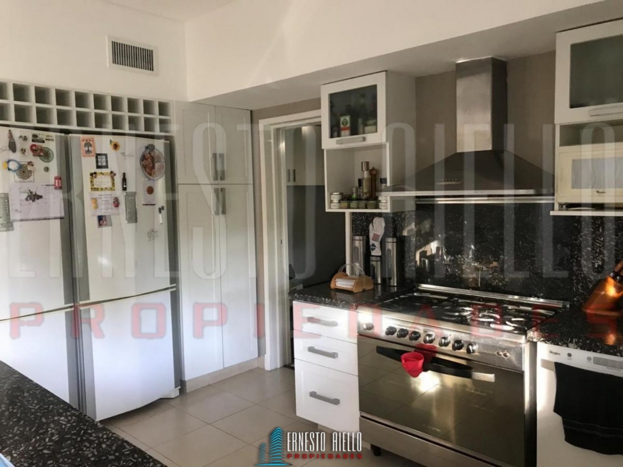 VENTA HERMOSA CASA 5 AMBIENTES EN ABRIL CLUB DE CAMPO, HUDSON. 