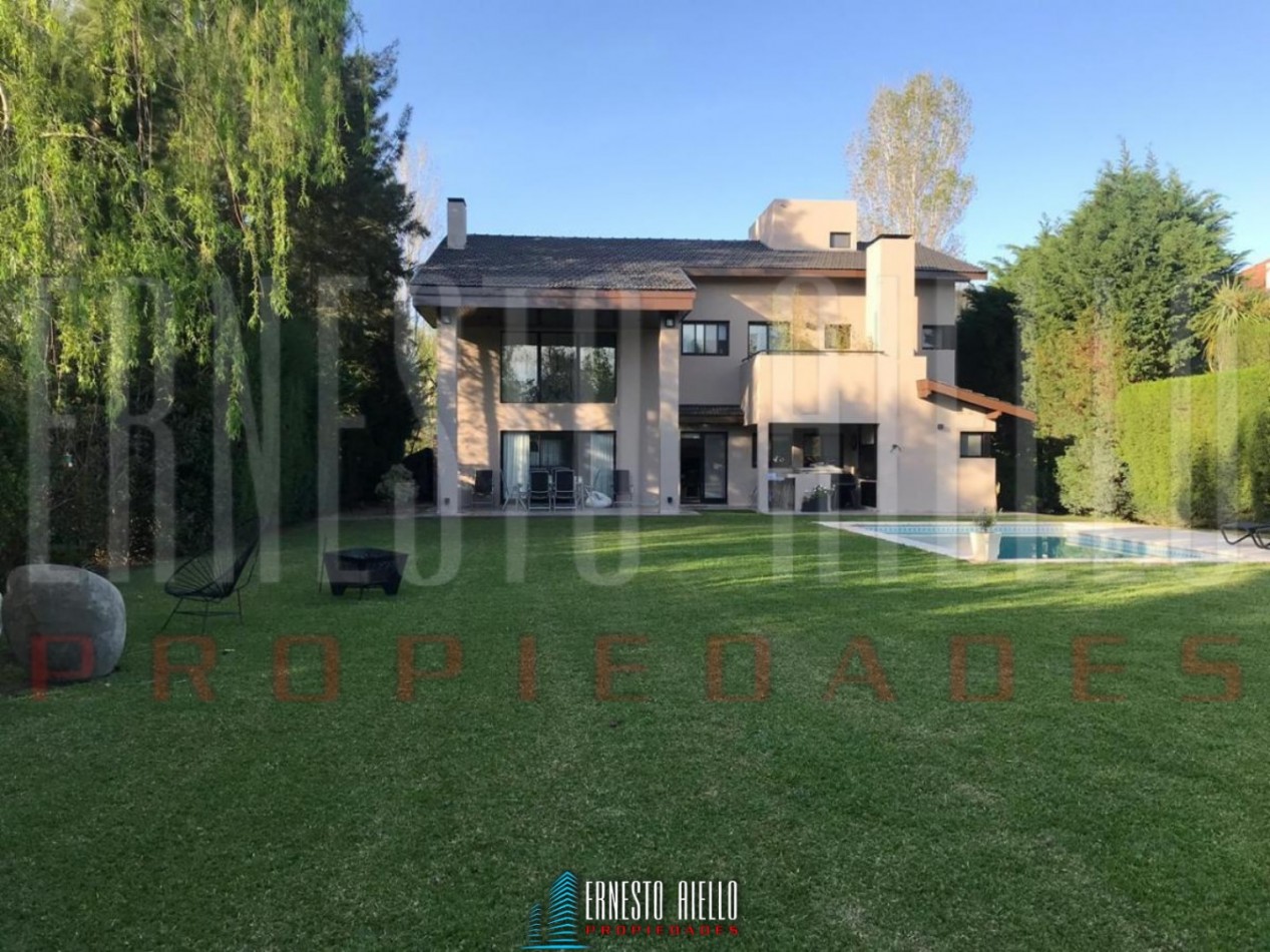 VENTA HERMOSA CASA 5 AMBIENTES EN ABRIL CLUB DE CAMPO, HUDSON. 