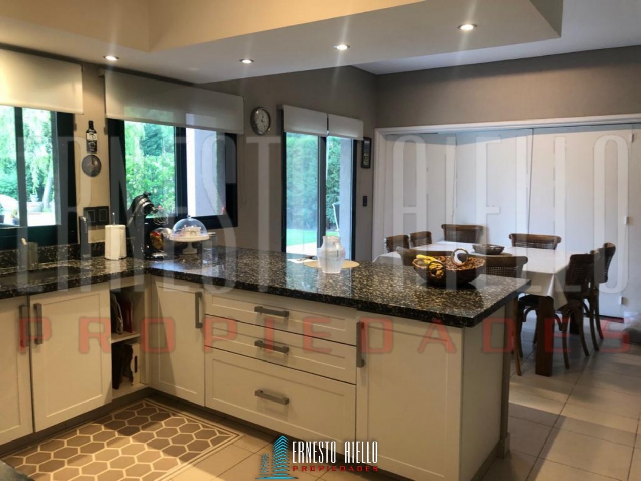 VENTA HERMOSA CASA 5 AMBIENTES EN ABRIL CLUB DE CAMPO, HUDSON. 