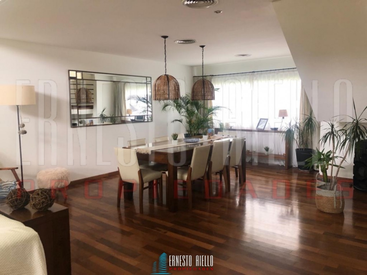 VENTA HERMOSA CASA 5 AMBIENTES EN ABRIL CLUB DE CAMPO, HUDSON. 