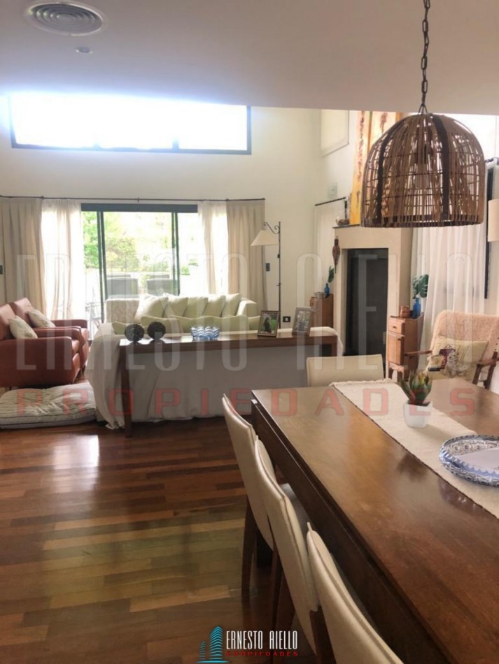 VENTA HERMOSA CASA 5 AMBIENTES EN ABRIL CLUB DE CAMPO, HUDSON. 