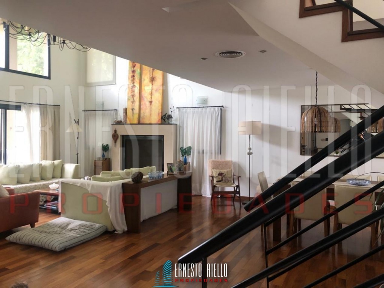 VENTA HERMOSA CASA 5 AMBIENTES EN ABRIL CLUB DE CAMPO, HUDSON. 