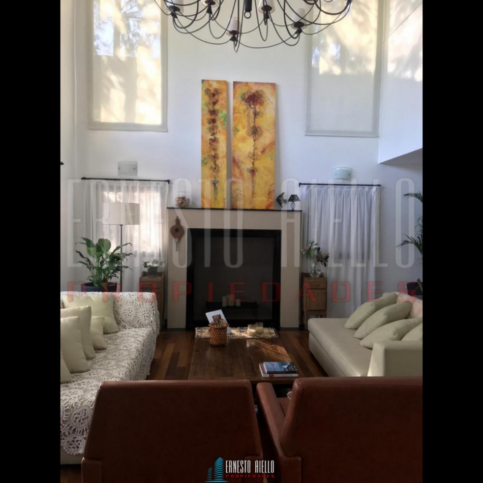 VENTA HERMOSA CASA 5 AMBIENTES EN ABRIL CLUB DE CAMPO, HUDSON. 