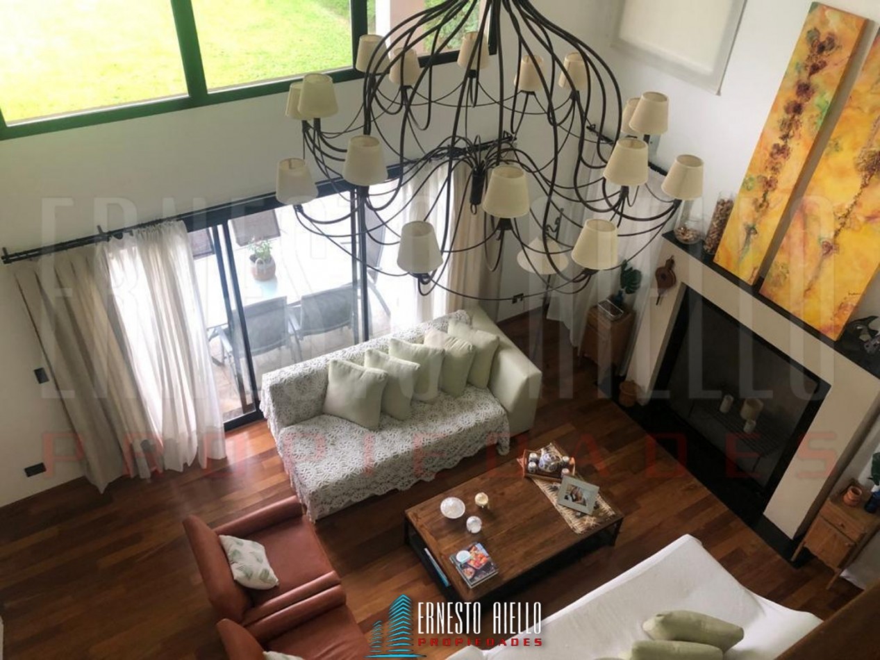 VENTA HERMOSA CASA 5 AMBIENTES EN ABRIL CLUB DE CAMPO, HUDSON. 