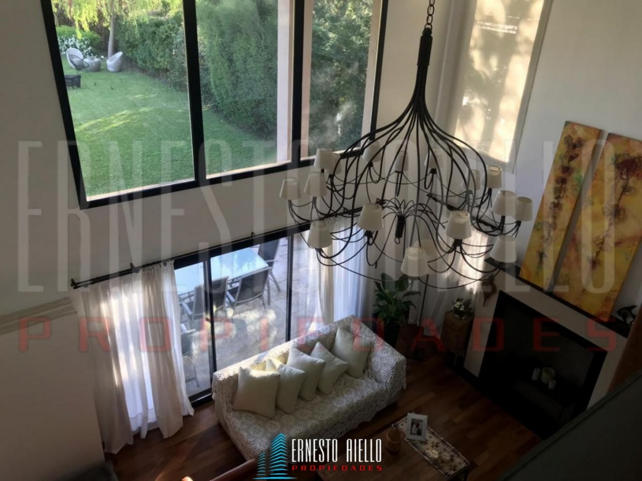 VENTA HERMOSA CASA 5 AMBIENTES EN ABRIL CLUB DE CAMPO, HUDSON. 