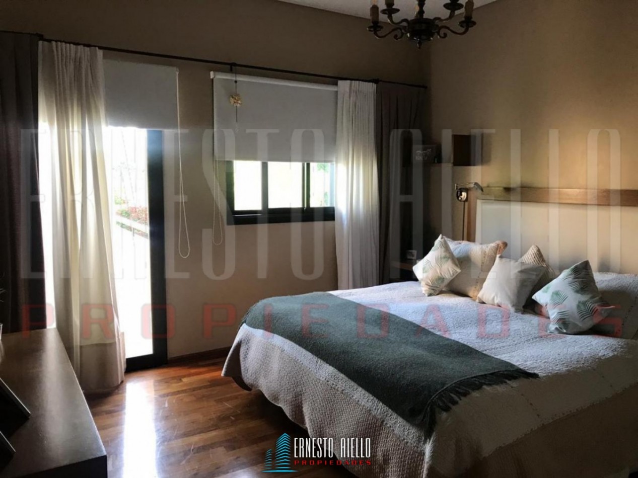 VENTA HERMOSA CASA 5 AMBIENTES EN ABRIL CLUB DE CAMPO, HUDSON. 