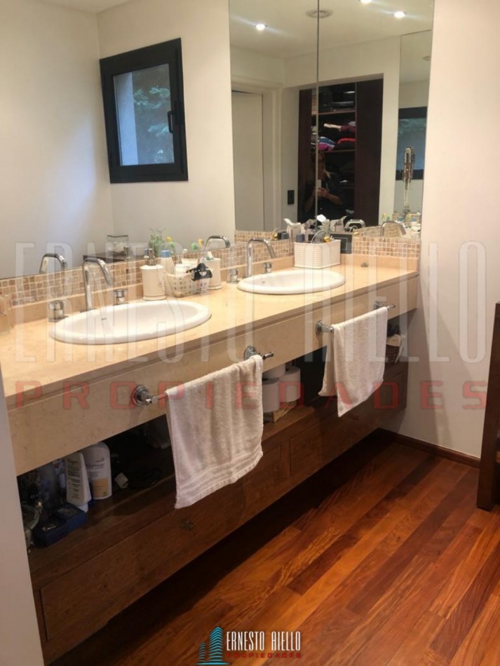 VENTA HERMOSA CASA 5 AMBIENTES EN ABRIL CLUB DE CAMPO, HUDSON. 